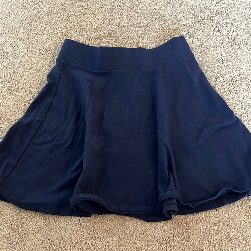 Plane mid thigh skirt